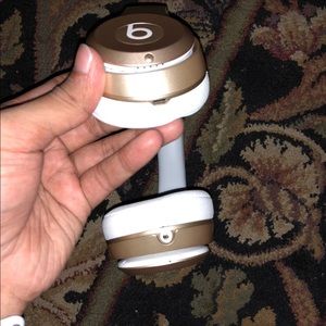 Beats solo 2 wireless